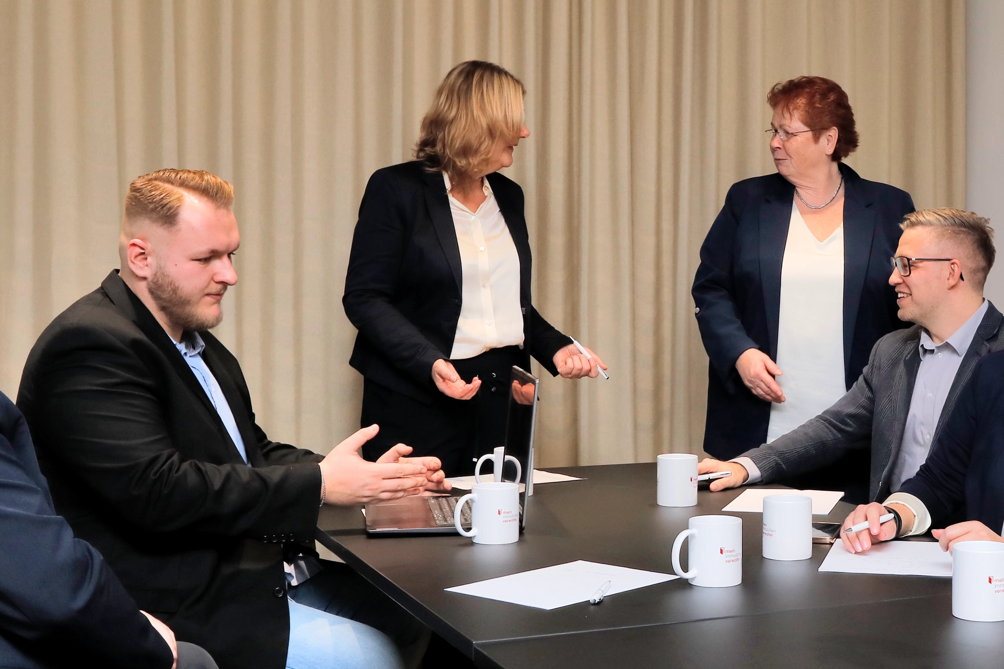 Unser Team bei einer Besprechung.
